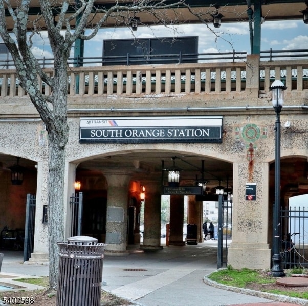 Building Photo - 35 Mews Ln