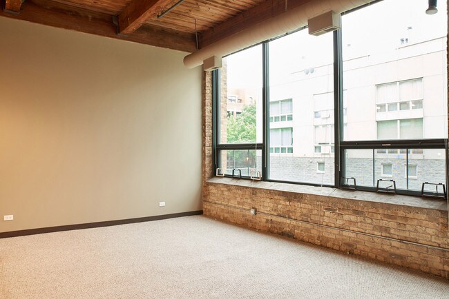 Primary Photo - 925 W Huron St