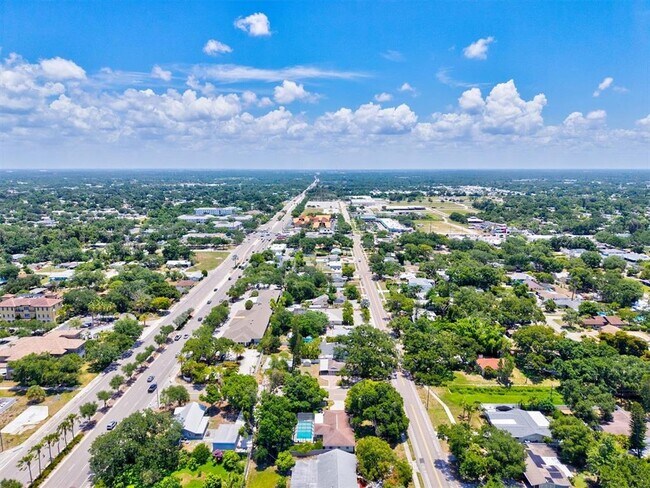 Building Photo - 2587 Ringling Blvd