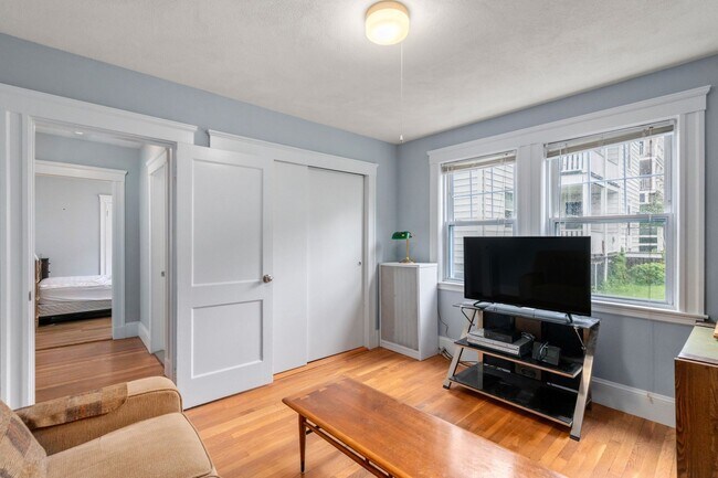 Building Photo - 35 Trapelo St