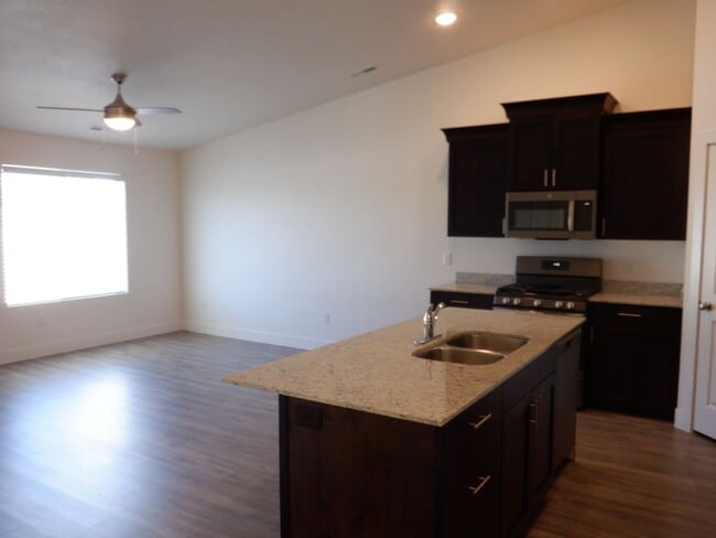 Building Photo - 3 bedroom- 2 bath Newer Construction