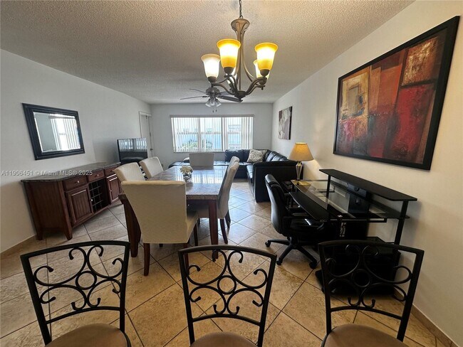 Building Photo - 410 SE 2nd St