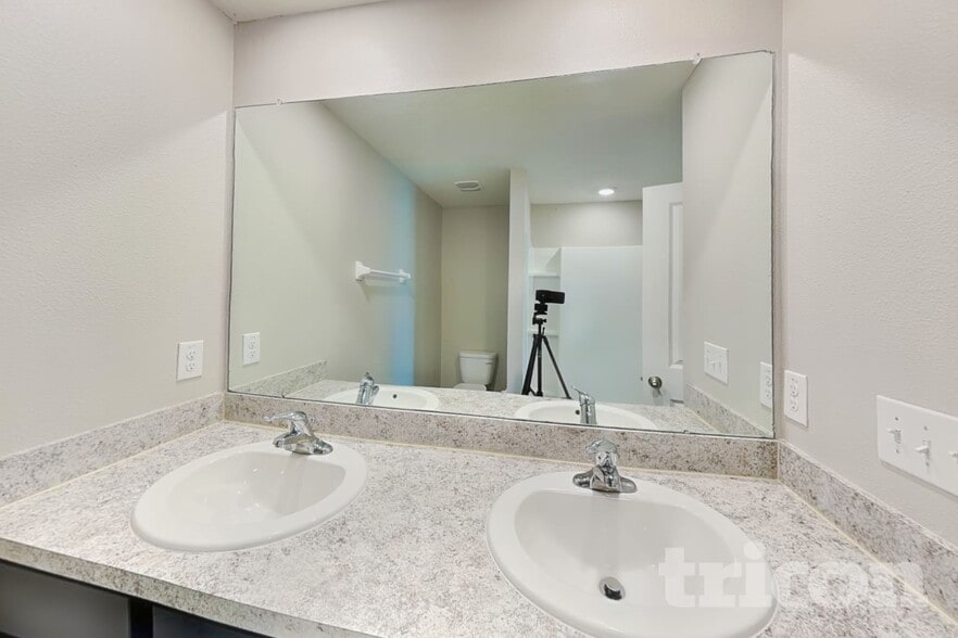Building Photo - 7846 Broad Pointe Dr