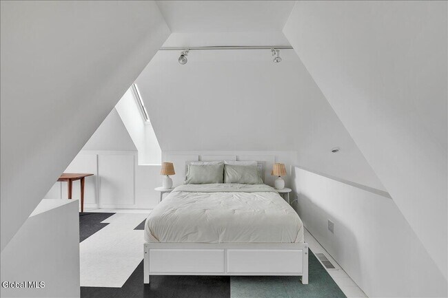 Building Photo - 18 Granite St