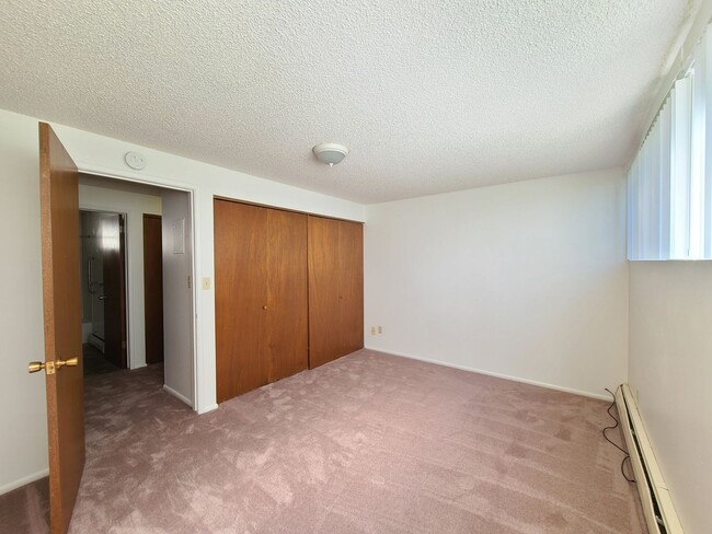 Building Photo - $1,050 - 1 Bed / 1 Bath Spacious Condo in South Hill