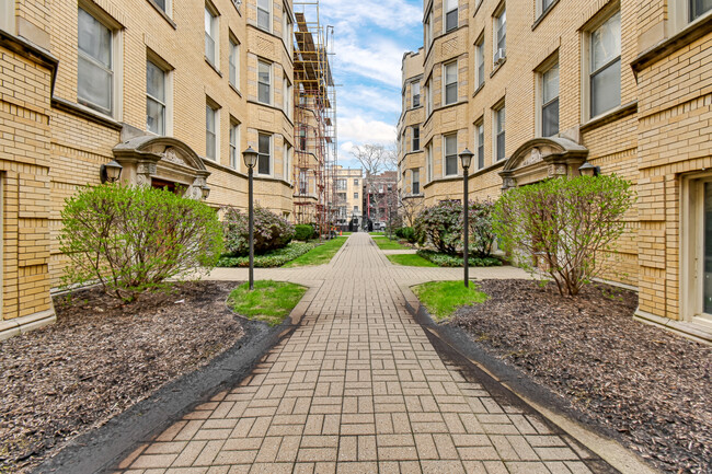 Building Photo - 5454 S Cornell Ave