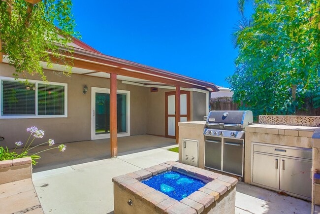 Building Photo - Single Story Duplex with Two Private Residences