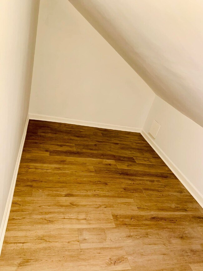 Building Photo - $500 off one month.  Call for details. "Ch...