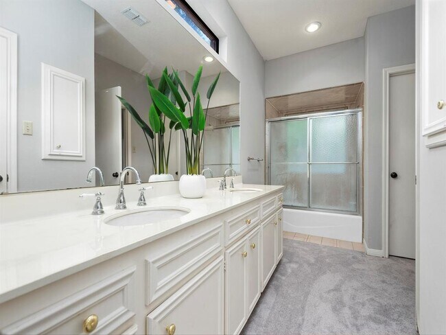 Building Photo - 3323 Village Falls Ct