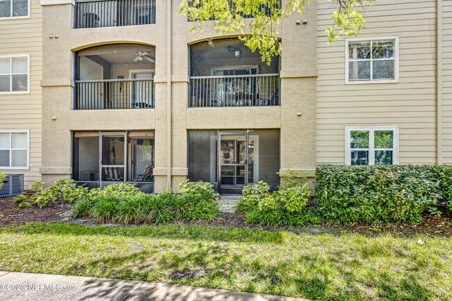 Building Photo - 5 Arbor Club Dr
