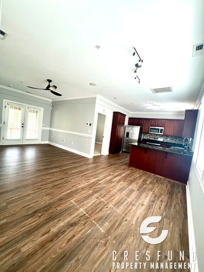 Building Photo - Lake View Luxury 2BR 2.5 Bath