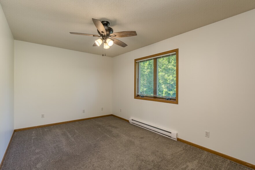 Building Photo - 119 Balcerzak Dr