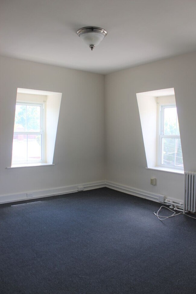 Building Photo - 311 S Washington St