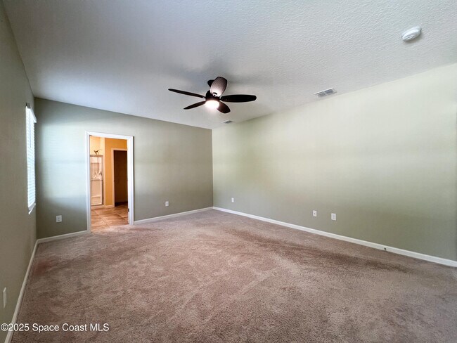 Building Photo - 590 Sorrento Dr