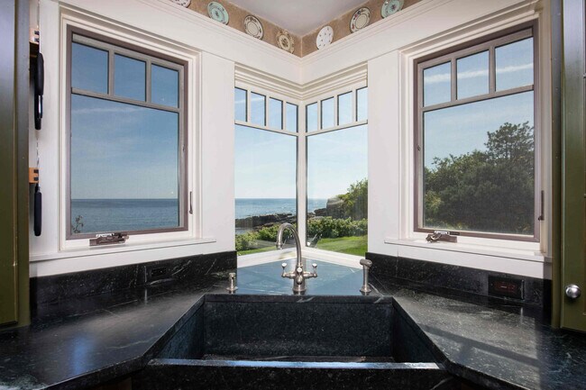 Building Photo - 32 Lock Ln