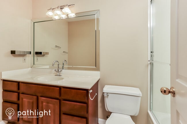 Building Photo - 903 Wellesley Pl Dr