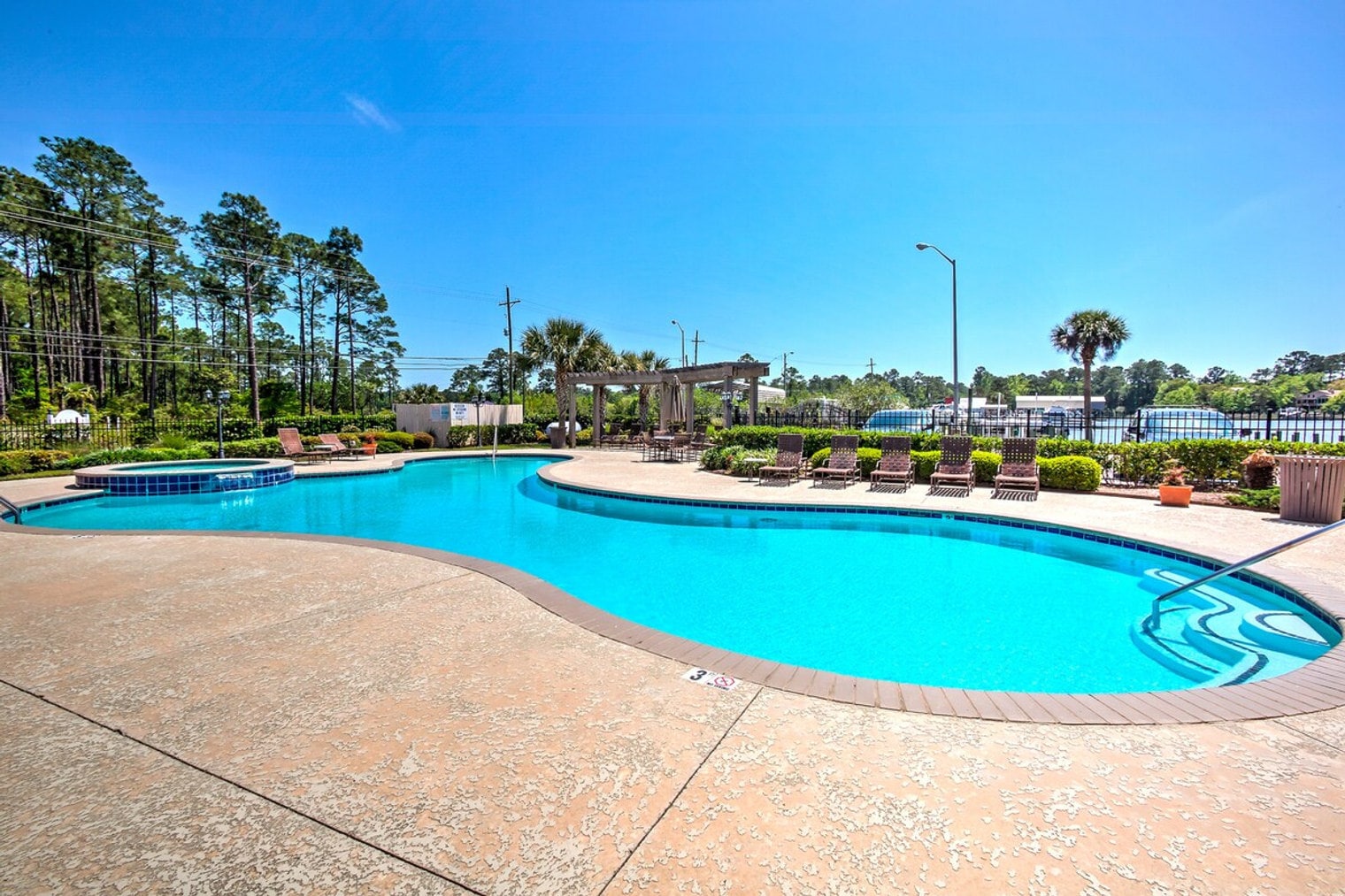 Building Photo - 2421 Beachview Dr