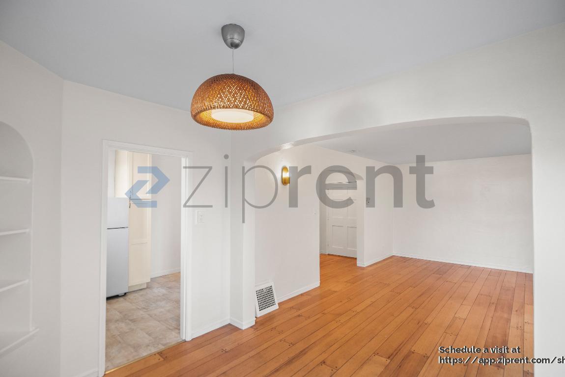 Building Photo - 2429 Ivy Dr