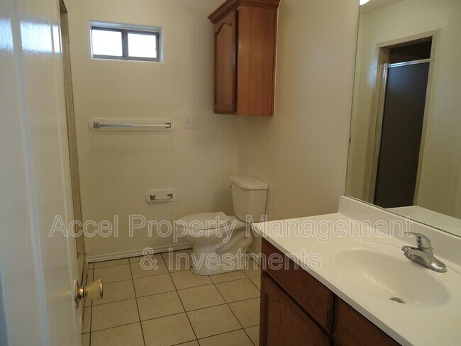 Building Photo - 1803 S Ironwood St