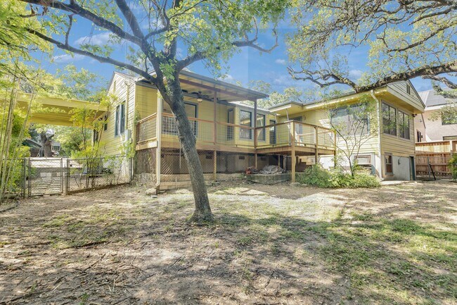 Building Photo - 1321 Bonham Terrace