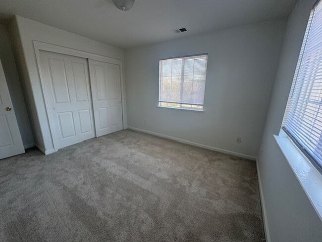 Building Photo - Newly Remodeled and Spacious 4 Bedroom Tow...