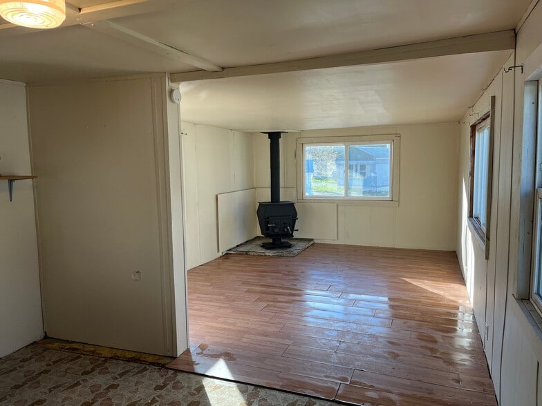 Building Photo - 1130 MT-135