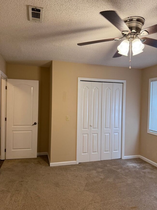 Building Photo - 156 Lakeside Dr