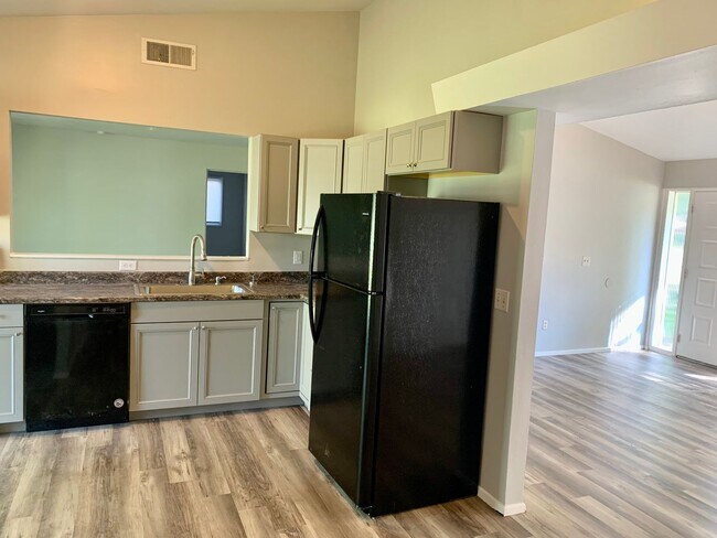 Building Photo - 3 Bedroom Home in Florissant - UPDATED KIT...