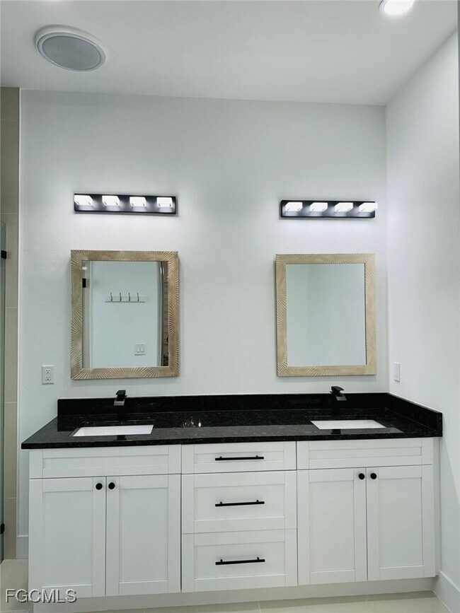 Building Photo - 505 E 8th St