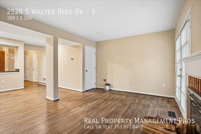 Building Photo - 2528 S Walter Reed Dr