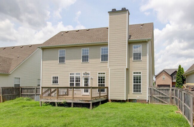 Building Photo - 716 Cavalier Dr