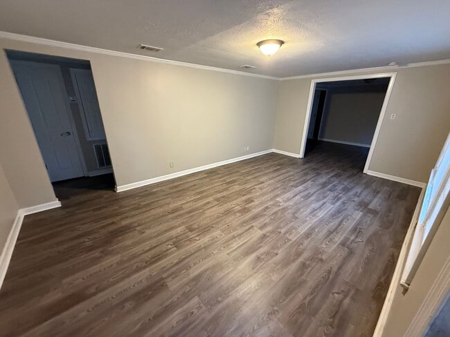 Building Photo - Spacious 3 Bedroom 1  Bath home with Appli...