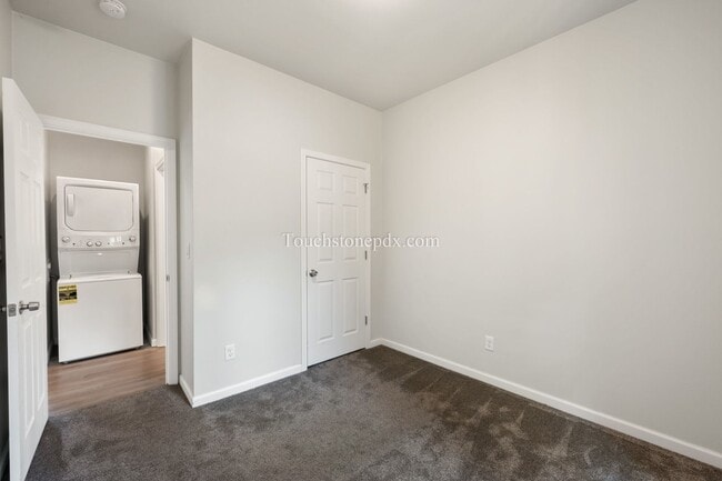 Building Photo - 826 SE 155th Ave