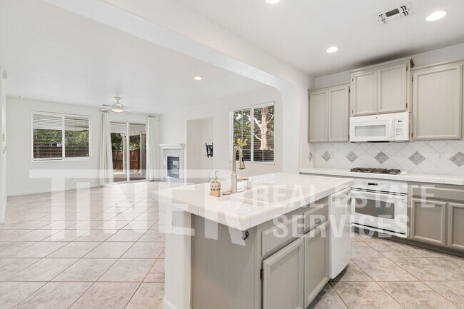 Building Photo - 1580 Charm Way