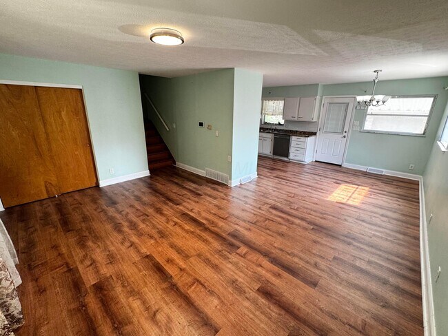 Building Photo - 4687 Julian Dr