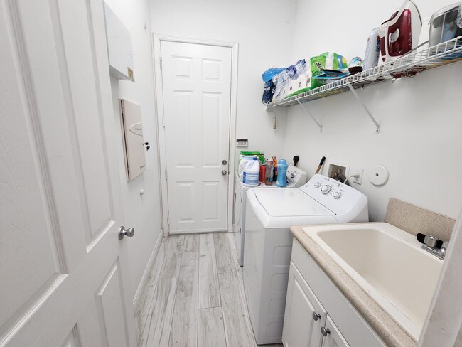 Building Photo - 9094 New Hope Ct