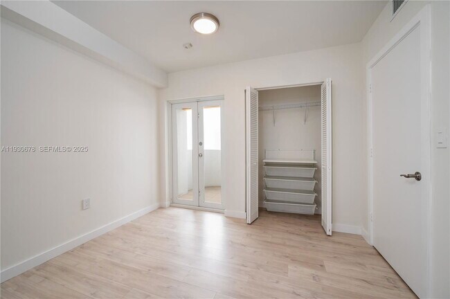 Building Photo - 1712 SW 2nd Ave