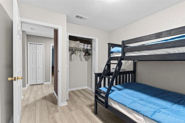 Building Photo - 215 Gleneagles Dr