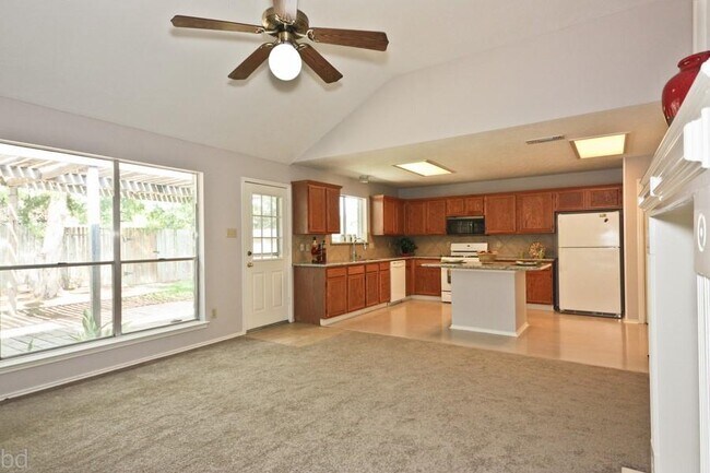 Building Photo - 2406 Old Dixie Dr