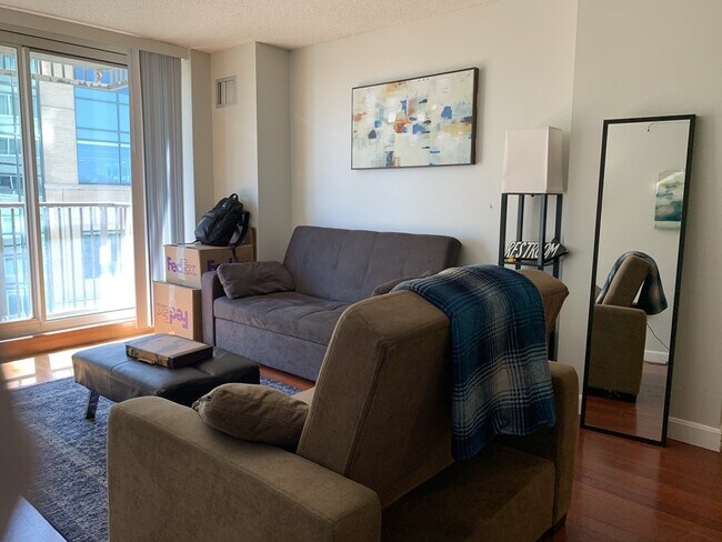 Building Photo - 8-10 Museum Way