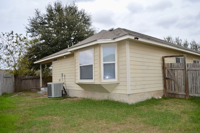 Building Photo - Charming 3 bed 2 bath home in Converse, TX