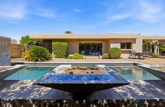 Building Photo - 8101 E Del Timbre Dr