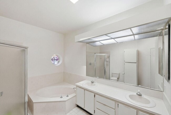 Building Photo - 1239 Sussex St