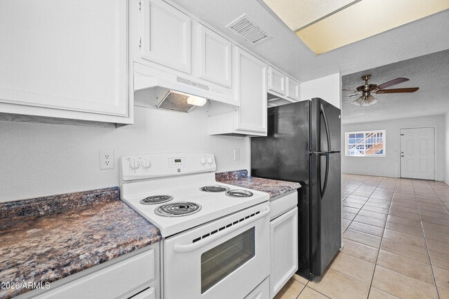 Building Photo - 1815 N Spring