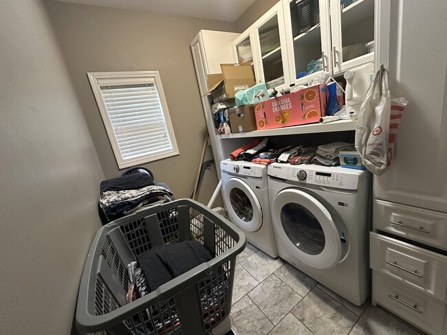 Building Photo - 2424 Calendula Rd