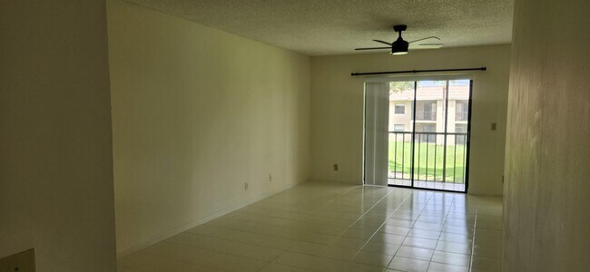 Building Photo - 6832 Palmetto Cir S