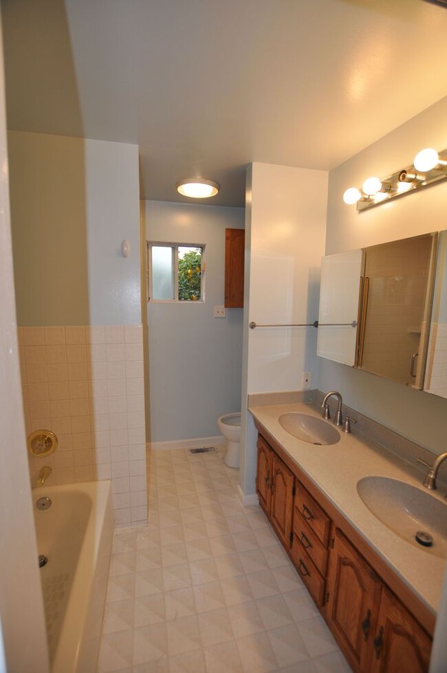 Building Photo - Spacious natural light filled remodeled ho...