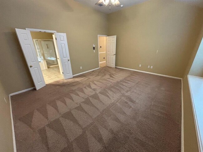 Building Photo - 2909 Yandall Dr