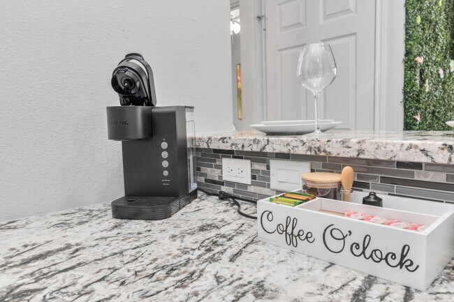 Building Photo - 7823 Gladstone St