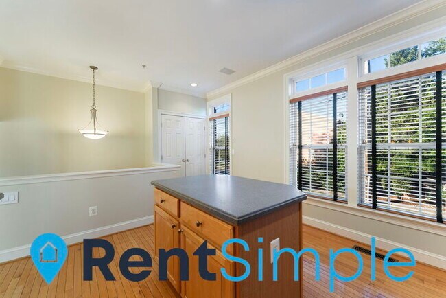 Building Photo - 3631 Madison Ln